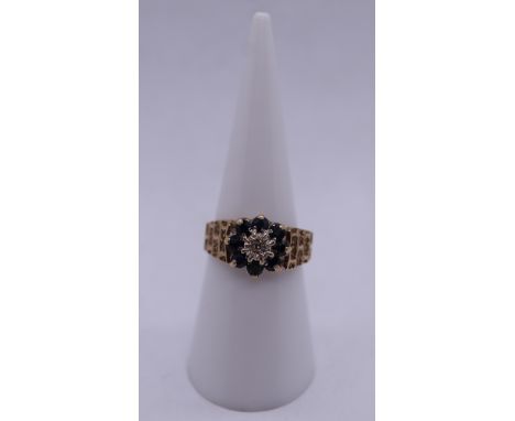 9ct gold sapphire and diamond cluster ring - Size M 