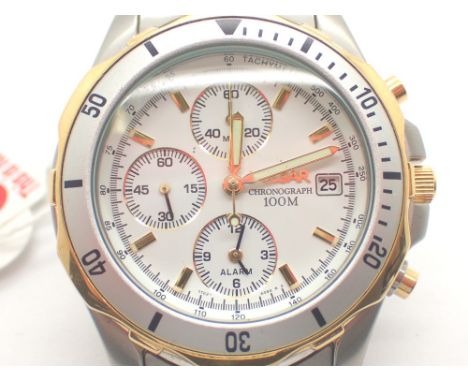 Gents multi dial white face date aperture Pulsar chronograph wristwatch CONDITION REPORT: This item is working at lotting.