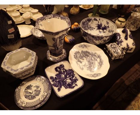 Collection of blue and white ware including Italian garden spode
