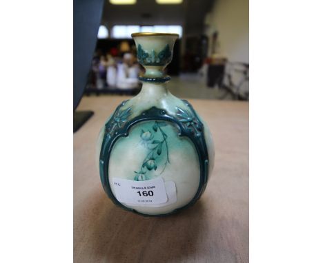 Hadley's Worcester Green/Gilt Vase