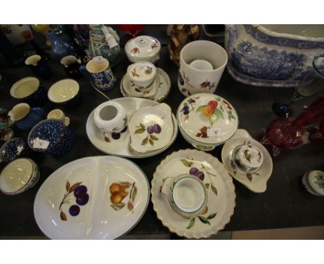 Quantity of Royal Worcester Evesham dinner wares