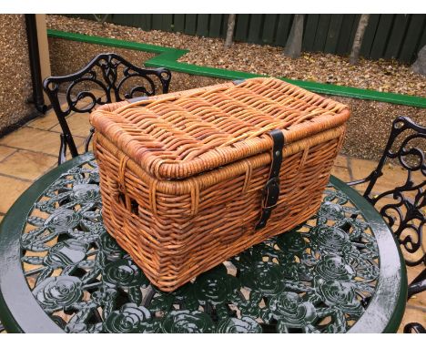 Vintage Pigeon Carrier/Picnic Hamper
