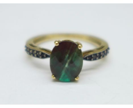 A 9ct gold ring with faceted main stone and stone set shoulders, 2.4g, N 