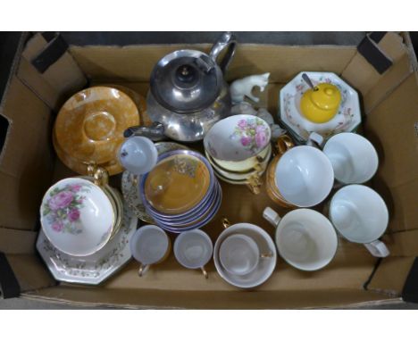 China and a plated teapot **PLEASE NOTE THIS LOT IS NOT ELIGIBLE FOR POSTING AND PACKING** 