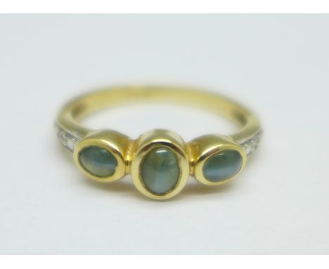 A 9ct gold three stone ring, 2.2g, L 