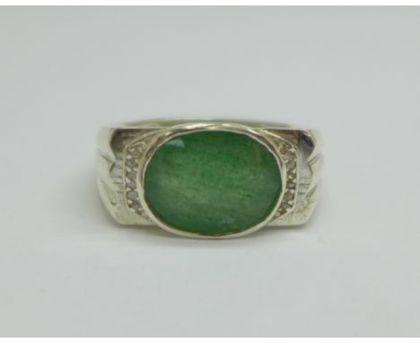 A 925 silver and emerald ring, 6.70ct, S 