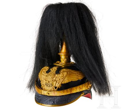 Preußen - Helm für Offiziere des Grenadier-Regiments Nr. 1, mit Haarbusch Schwarz lackierter Fiberkorpus. Vorderschirm grün u