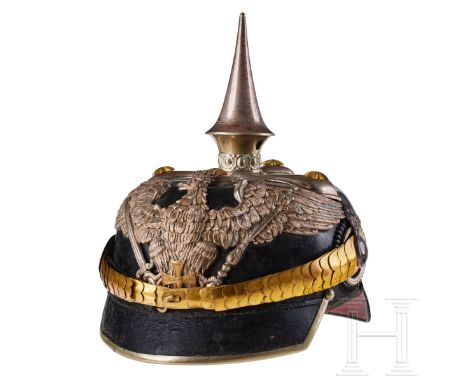 Preußen - Helm für einen Reserveoffizier des Dragoner-Regiments Nr. 3 Schwarz lackierte Lederglocke, der Vorderschirm grün, d