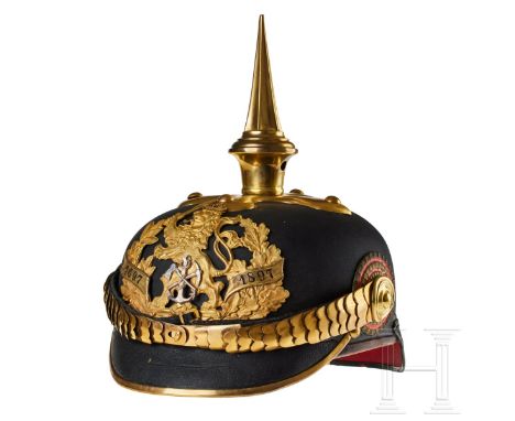 Hessen - Helm eines Offiziers des IR 117, 9. Kompanie (Pioniere) Schöne matt-schwarze Depaheg-Lederglocke, der Vorderschirm g