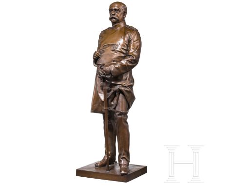Fritz Schaper (1841 - 1919) - Figur von Bismarck in Kürassieruniform  Bronze, braun patiniert, an der Plinthe die Künstlersig