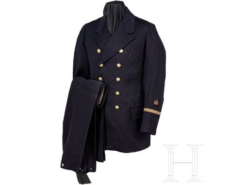 Uniformensemble für einen Leutnant der Kaiserlichen Marine  Blauer Rock aus feinem marineblauen Tuch mit goldenen Ankerknöpfe