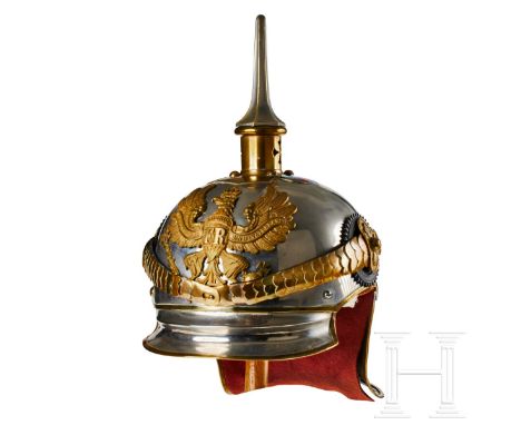 Preußen - Helm für Offiziere der Linien-Kürassier-Regimenter Helmglocke aus Eisenblech, vernickelt, ebenso Vorder- und Hinter