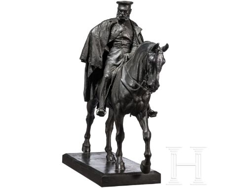 Kaiser Wilhelm I. - monumentale Reiterfigur, datiert 1901  Schwere Bronze, schwarzgrün patiniert, an der Plinthe signiert "Ro