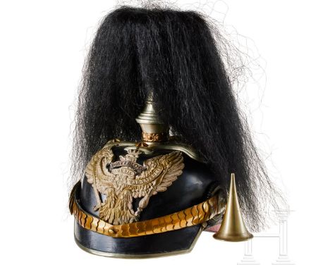 Preußen - Helm für Offiziere des Dragoner-Regiments Nr. 16, mit Haarbusch Schwarz lackierter Lederkorpus, Vorderschirm schwar
