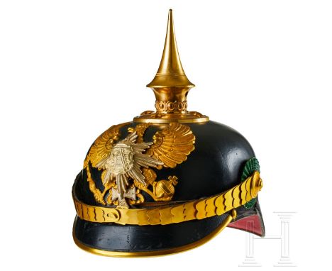 Anhalt - Helm für einen Reserveoffizier im IR 93 Schwarz lackierte Lederglocke, der Vorderschirm grün, der Hinterschirm rot u