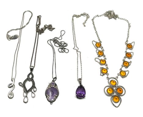 5 vintage silver pendant necklaces weight 31g