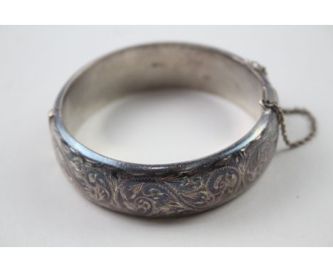 Silver vintage bangle with scrolling etched design (39g)