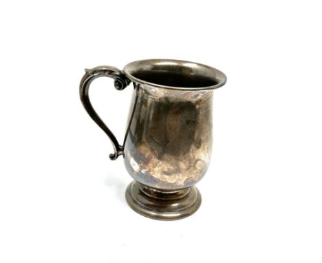 Vintage walker & hall silver christening mug measures height 9.4cm weight 112g