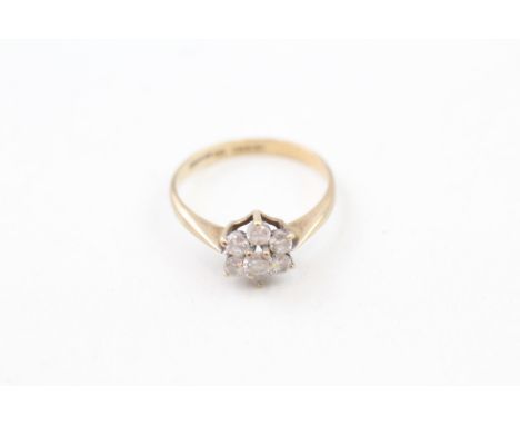 9ct gold vintage cubic zirconia cluster ring (1.6g)