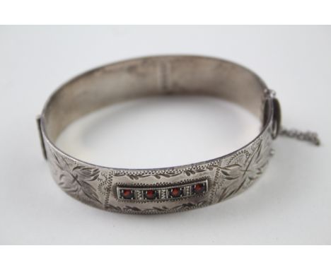 Silver vintage Garnet set bangle with Dublin hallmarks (32g)