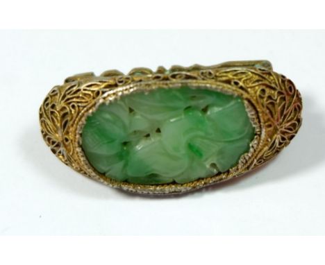 A Chinese silver gilt filigree and jade scarf clip 