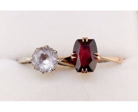 A 9 carat gold ring set amethyst, size K and a 9 carat gold paste ring, 3g 