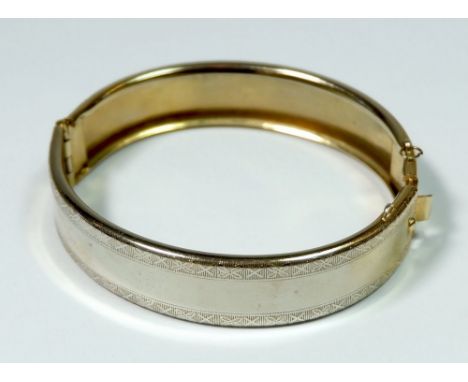 A white metal hinged bangle in fitted case, 27g 
