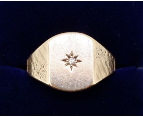 A 9 carat gold gentleman's signet ring set diamond, 4.5g, size S to T 