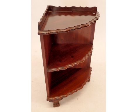 An early 20th century mahogany frilled edge two tier corner shelf, 83cm 