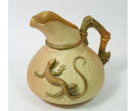 A Royal Worcester large ivory blush jug decorated lizard, No 1714, 14cm tall