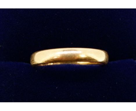 A 22 carat gold wedding ring, 3.5g 