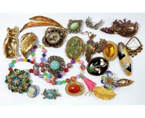 A group of costume jewellery including Victorian enamel and pinchbeck brooch 