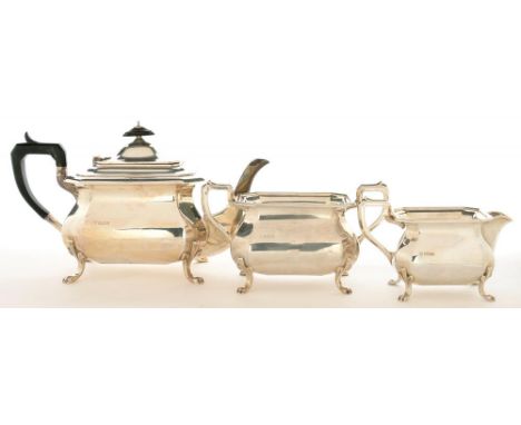 A GEORGE V THREE PIECE SILVER TEA SERVICE, SHEFFIELD 1913, 40OZS++GOOD CONDITION