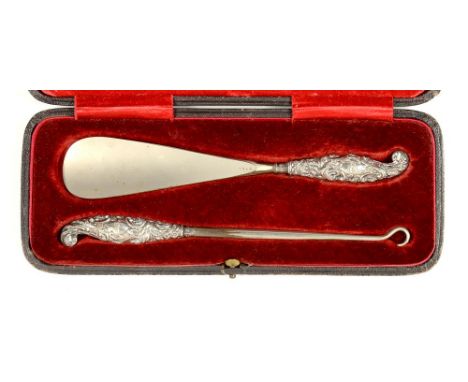A VICTORIAN SILVER HAFTED SHOE HORN AND BUTTON HOOK, BIRMINGHAM 1899, CASED++CASE WORN