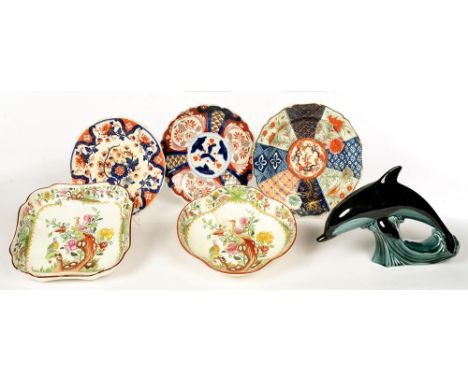 A FIRST PERIOD WORCESTER MOSAICK PATTERN PLATE, 23CM D, MOCK ORIENTAL MARK, C1770, FAULTS, A POOLE POTTERY DOLPHIN, ETC