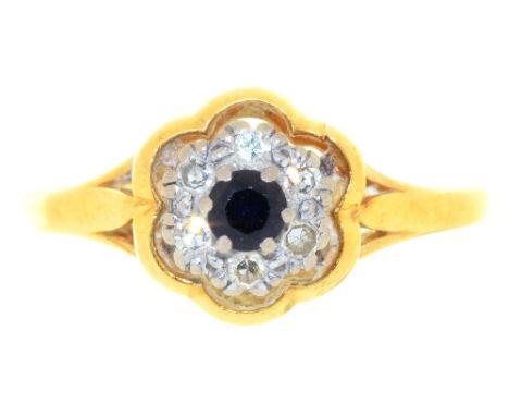 A SAPPHIRE AND DIAMOND RING, IN GOLD MARKED 18CT, 3G, SIZE R++IN GOOD CONDITION, WITH LIGHT WEAR CONSISTENT WITH AGE