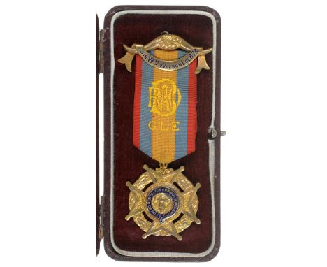 A GOLD AND ENAMEL R.A.O.B OFFICER'S JEWEL, THE REVERSE WITH ENGRAVED INSCRIPTION DATED 1918, MARKED 9CT, GOLD, 7.7G, ON RIBBO