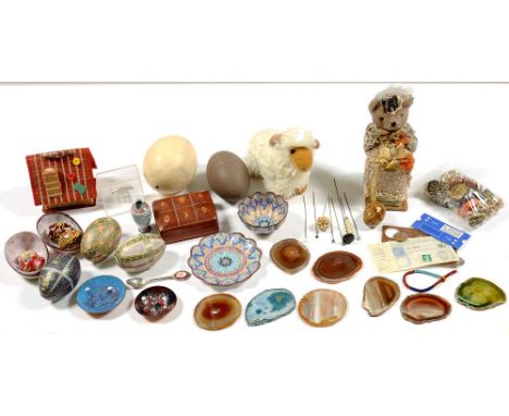 MISCELLANEOUS BYGONES AND WORKS OF ART, TO INCLUDE SPECIMENS OF STAINED AGATE, COSTUME JEWELLERY, PAINTED ENAMEL ARTICLES, VI