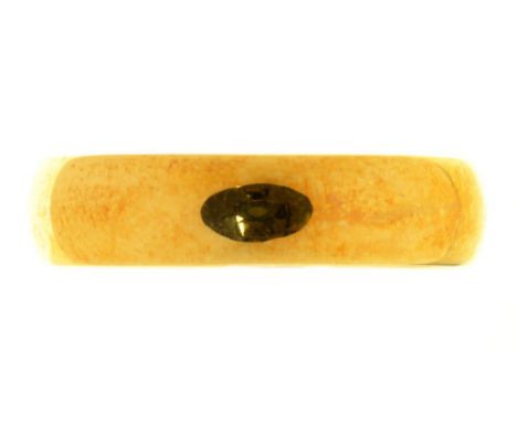 AN 18CT GOLD WEDDING RING, 3G, SIZE O++IN GOOD CONDITION, WITH LIGHT WEAR CONSISTENT WITH AGE