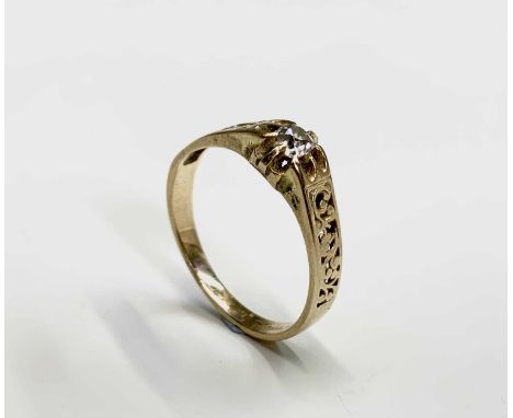 An 18ct gold diamond solitaire ring. With claw setting and pierced shoulders, 2.7g.