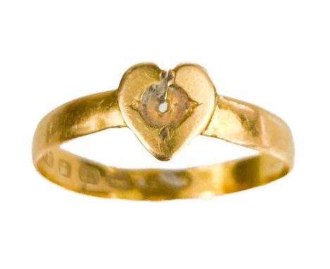 A Victorian 22ct gold ring with applied heart. Missing stone, Sheffield 1898, size M, 1.35g.