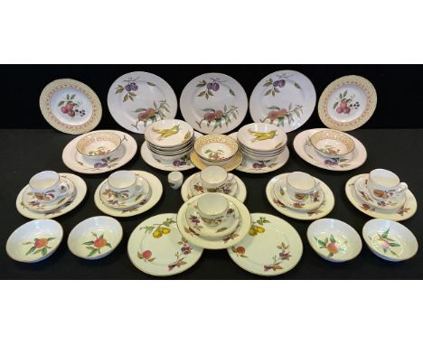 Royal Worcester Evesham pattern part dinner service, comprising bowls, plates, teacups; etc 