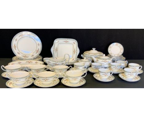 A Wedgwood Hampshire pattern tea and dinner servicer, for six, comprising dinner, dessert and side plates, serving plate, tur