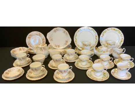 A Colclough Avon pattern dinner and tea set, for six inc tea pot, dinner and side plates, bowls etc. )missing one cup);   ano