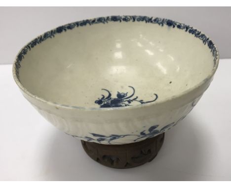 An 18th Century Worcester blue and white and relief decorated floral spray painted bowl, bearing open C mark to base, 6.5 cm 