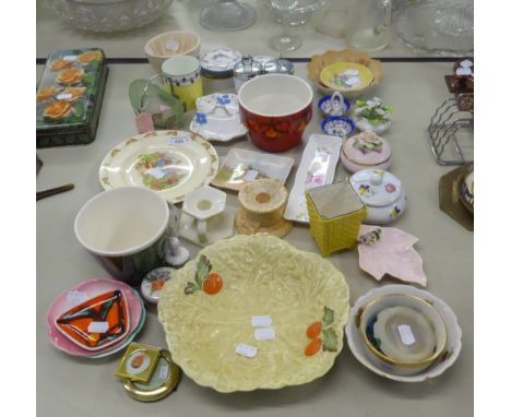 DECORATIVE CERAMICS TO INCLUDE; POOLE POTTERY, ROYAL DOULTON 'BUNNYKINS' PLATE, ROYAL DOULTON 'OLD ENGLISH INNS' 'THE STAR AL