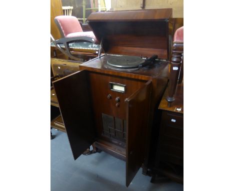 A MAHGOANY CASED VINTAGE RADIOGRAM WITH LIFT-UP TOP AND TWO DOOR FRONT, 24" WIDE, 3'8" HIGH (A.F.) 