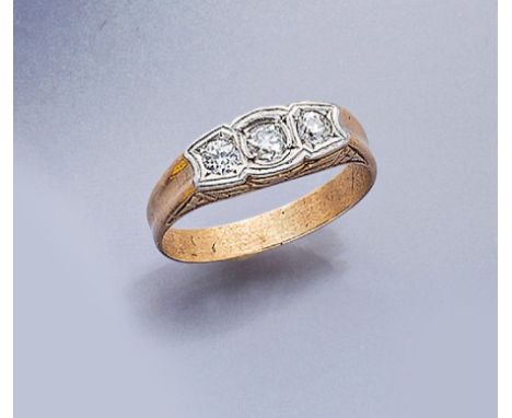 18 kt Gold Ring mit Diamanten,   GG 750/000 gepr., 1930er-40er Jahre, 3 in Platin gefassteAltschliffdiamanten zus. ca. 0.40 c