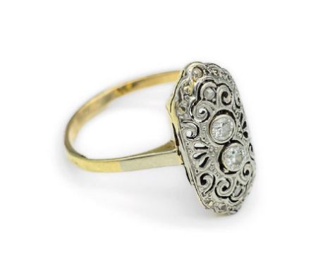 Art-Deco Ring mit Diamanten, GG 585/000 und Platin, um 1920/30,   Ringkopf Platin mit Sägearbeit, bes. mit 2 Altschliffdiaman