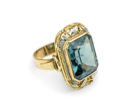 14 kt Gold Ring mit synth. Spinell,   GG 585/000, 1930er Jahre, WG Blätter graviert, Meistermarke unged., hervorragende Golds